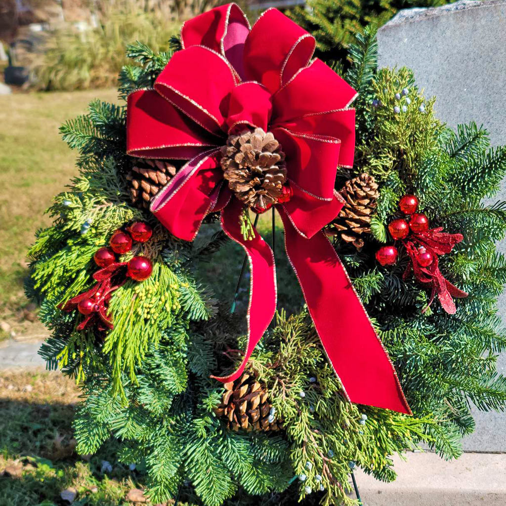 Holiday Wreath on Easel – Standard